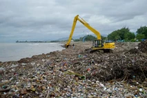 Evakuasi Sampah di Pantai...