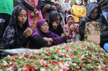 Tangis Keluarga Iringi...