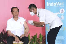 Presiden Vaksinasi Booster...