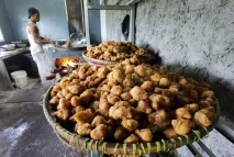 Melihat Pembuatan Getuk...