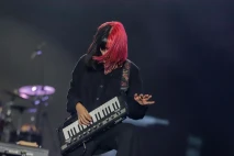 Aksi Isyana Sarasvati...