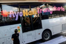 Melukis Bus Transjakarta...