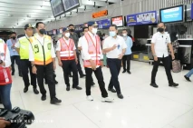 Bertolak ke India dan...