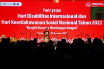 Mensos Risma Hadiri...