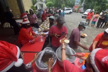 Indahnya Berbagi Makanan...