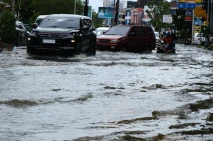 Banjir Rendam Jalan...