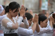 Umat Hindu Rayakan Hari...
