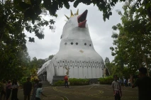 Menikmati Pesona Gereja...