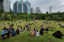 Keseruan Piknik di Hutan...