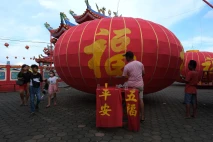 Pembuatan Lampion Raksasa...