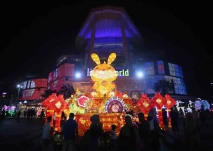 Mengunjungi Festival...