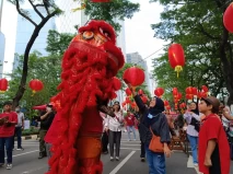 Barongsai Beraksi di...