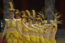 Potret Harmoni Perayaan...