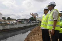 Presiden Jokowi Tinjau...