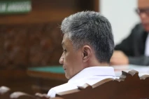 Hendra Kurniawan Dituntut...