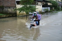 Banjir Rendam Rumah...