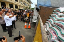 Kasus Penyimpangan Distribusi...