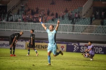 Madura United Kalahkan...