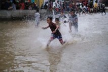 Banjir Genangi Kawasan...
