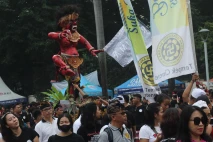 Pawai Ogoh-Ogoh Sambut...