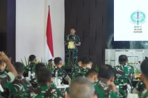 Pangkostrad Pimpin Rapim...