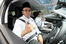 Kendarai Mobil Listrik...