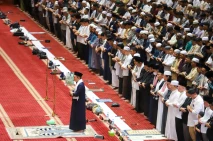 Salat Tarawih di Masjid...