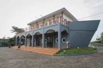 Masjid Unik Berbentuk...
