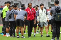 Jokowi Temui Tim Indonesia...
