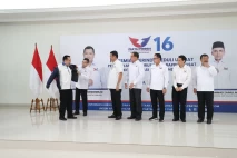 Ketum Perindo Lantik...