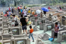 Tradisi Ceng Beng Warga...