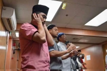Salat Tarawih di Anjungan...