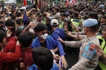 Ribuan Mahasiswa Demo...