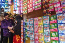 Menteri ATR Serahkan...