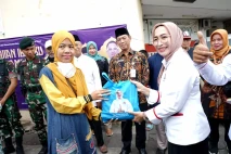 Diana Dewi : Pembagian...