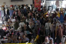 Pasar Tanah Abang Dipadati...