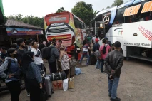 Suasana Terminal Bus...