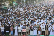 Ribuan Umat Muslim Gelar...