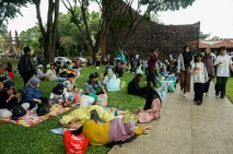 Hari Kedua Lebaran,...
