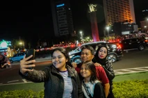 Bundaran HI Ramai Dikunjungi...