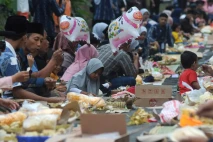 Melihat Tradisi Kenduri...