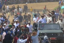 Naik Kendaraan Maung...