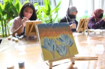 Koleksi Warna Eksklusif...
