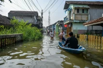 Banjir Rendam Ribuan...