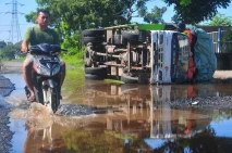 Akibat Jalan Rusak,...