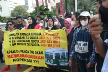 Unjuk Rasa Tolak Pengurangan...