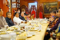 Prabowo Subianto Sambut...