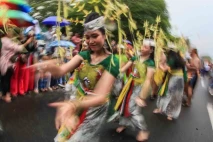 Kemeriahan Parade Karnaval...