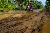 Jalan Rusak Menuju Kawasan...