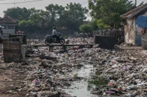 Tumpukan Sampah Sepanjang...
